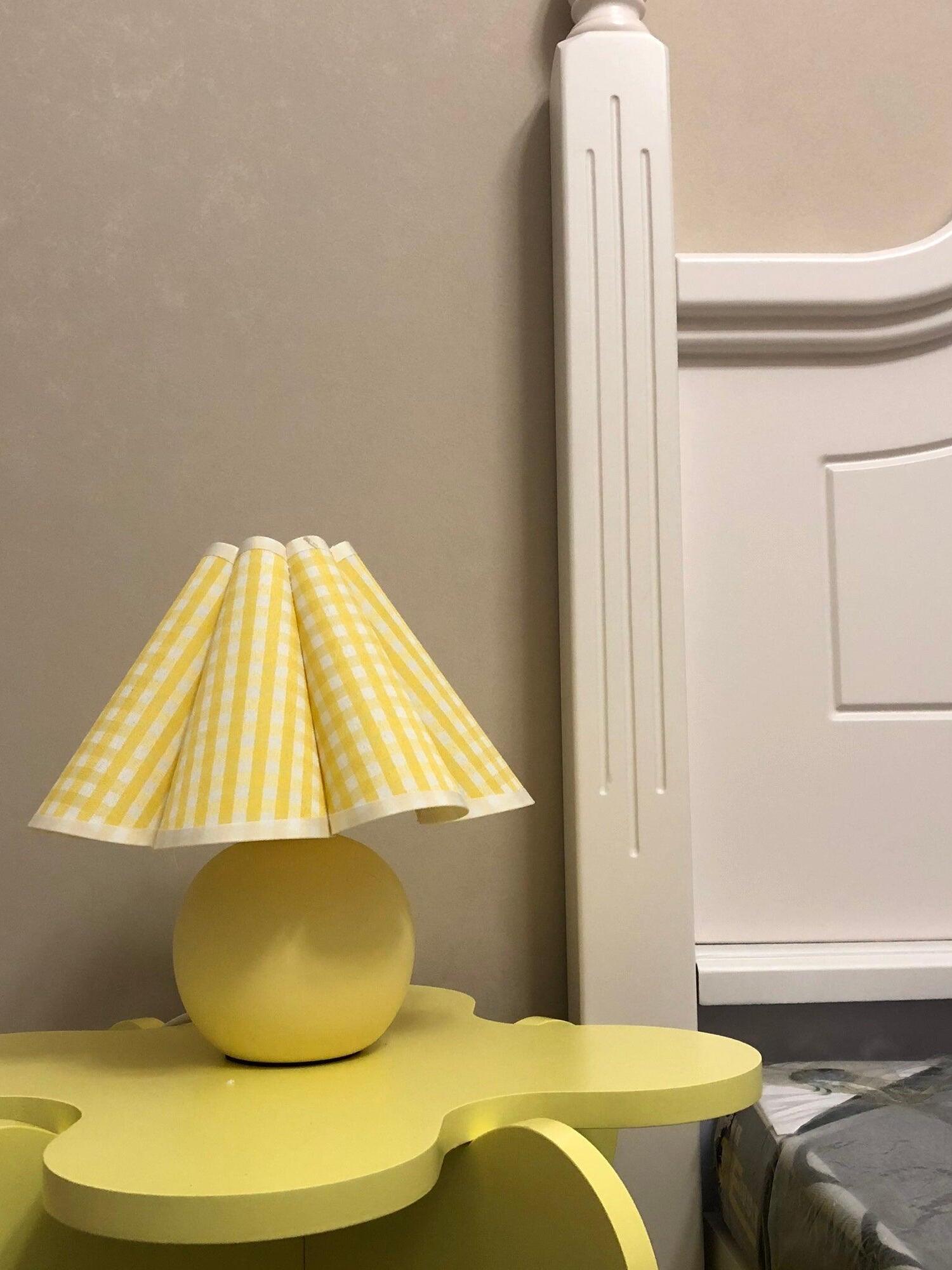 Kicsi Knife Pleat Table Lamp - Cueteks