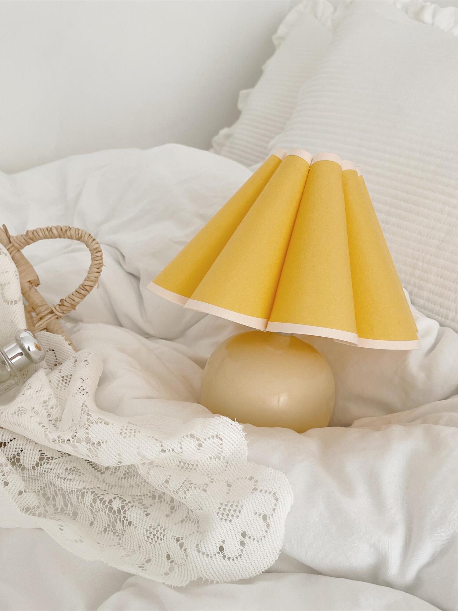 Kicsi Knife Pleat Table Lamp - Cueteks