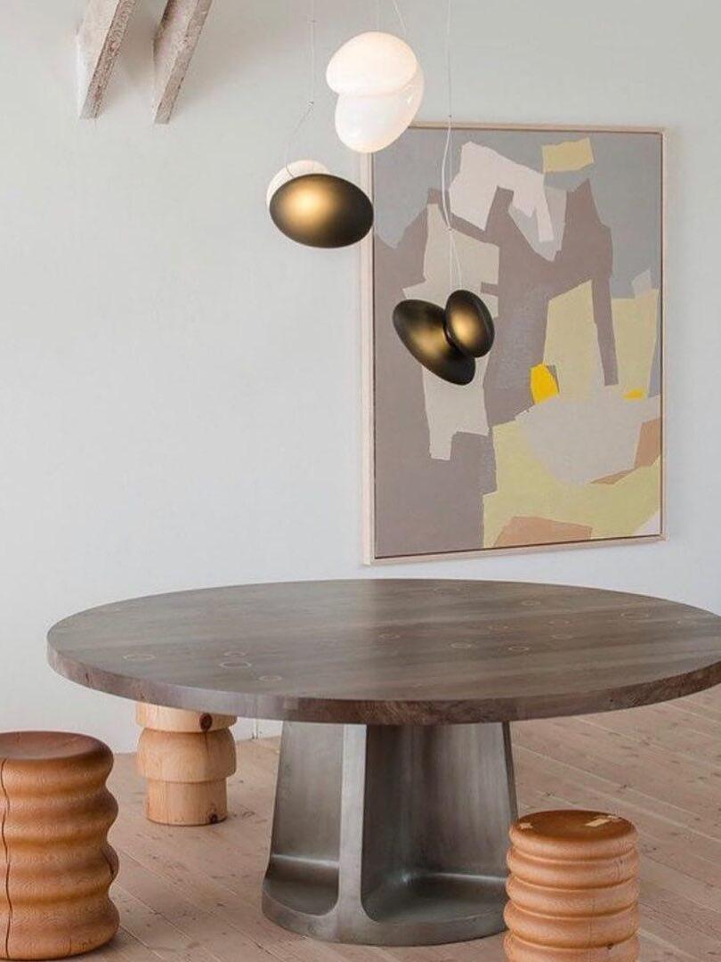 White and bronze-colour pebble pendants near a round table