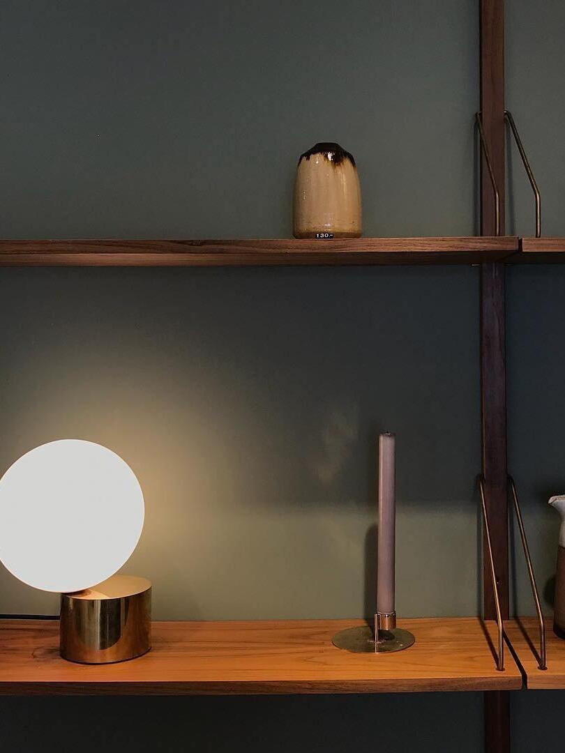 Modern Tip of The Tongue Glass Ball Table Lamp - Cueteks