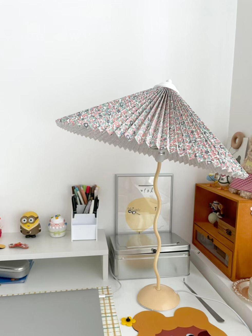 Pleated Hat Table Lamp - Cueteks
