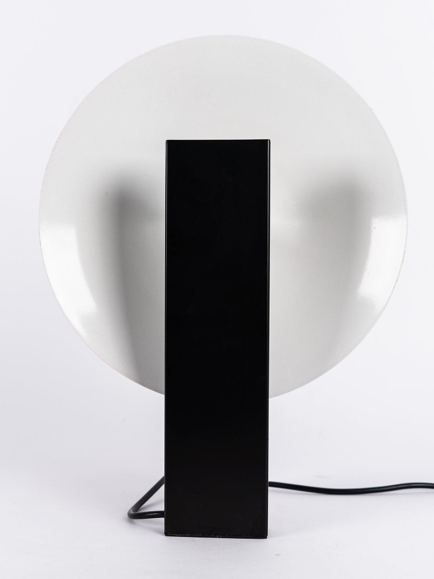 Futuristic Orbe Geometric Metal Table Lamp - Cueteks