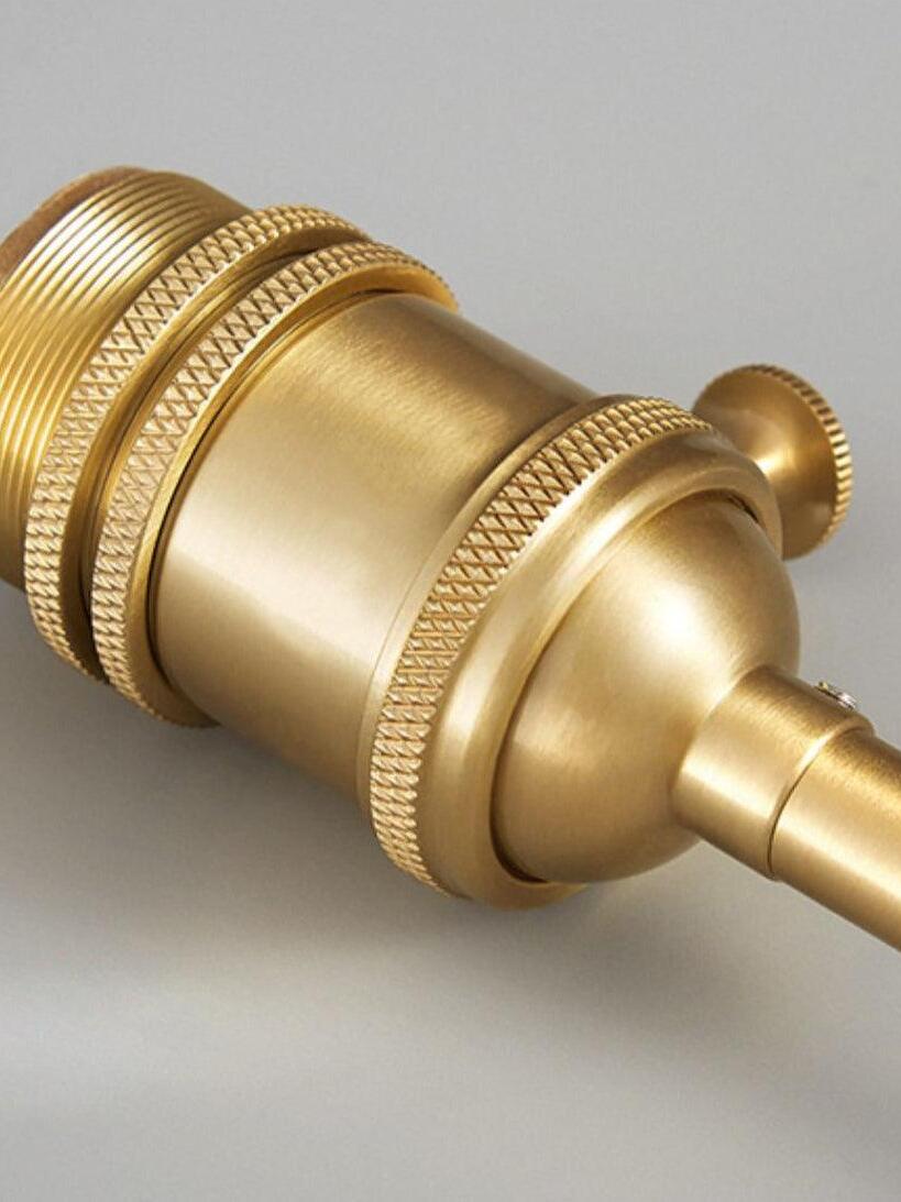 Close knurled brass-colour lamp holder fitting