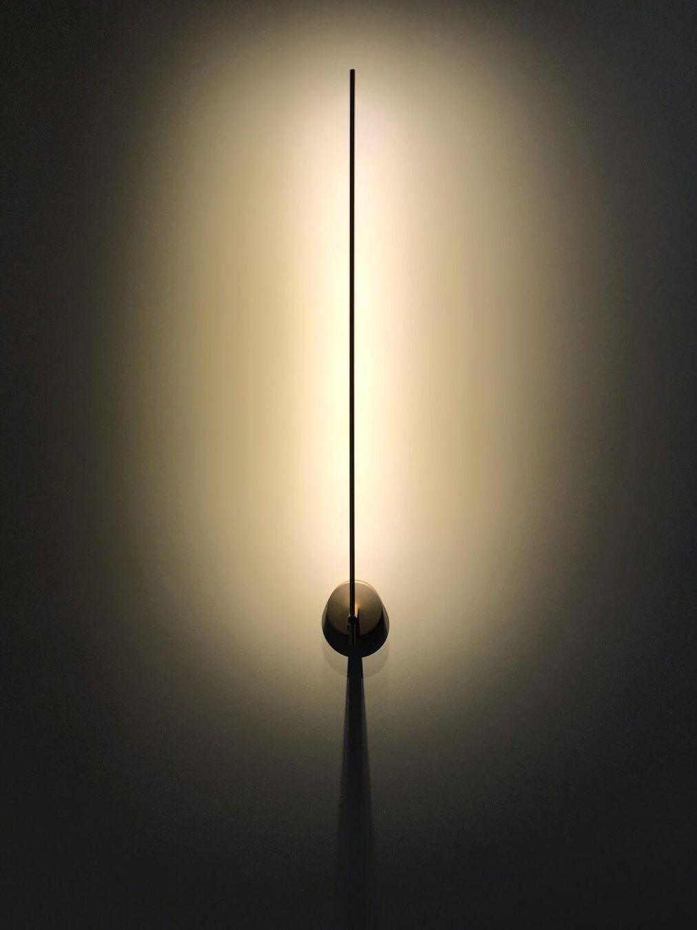 Narrow rod casting an elongated wall glow