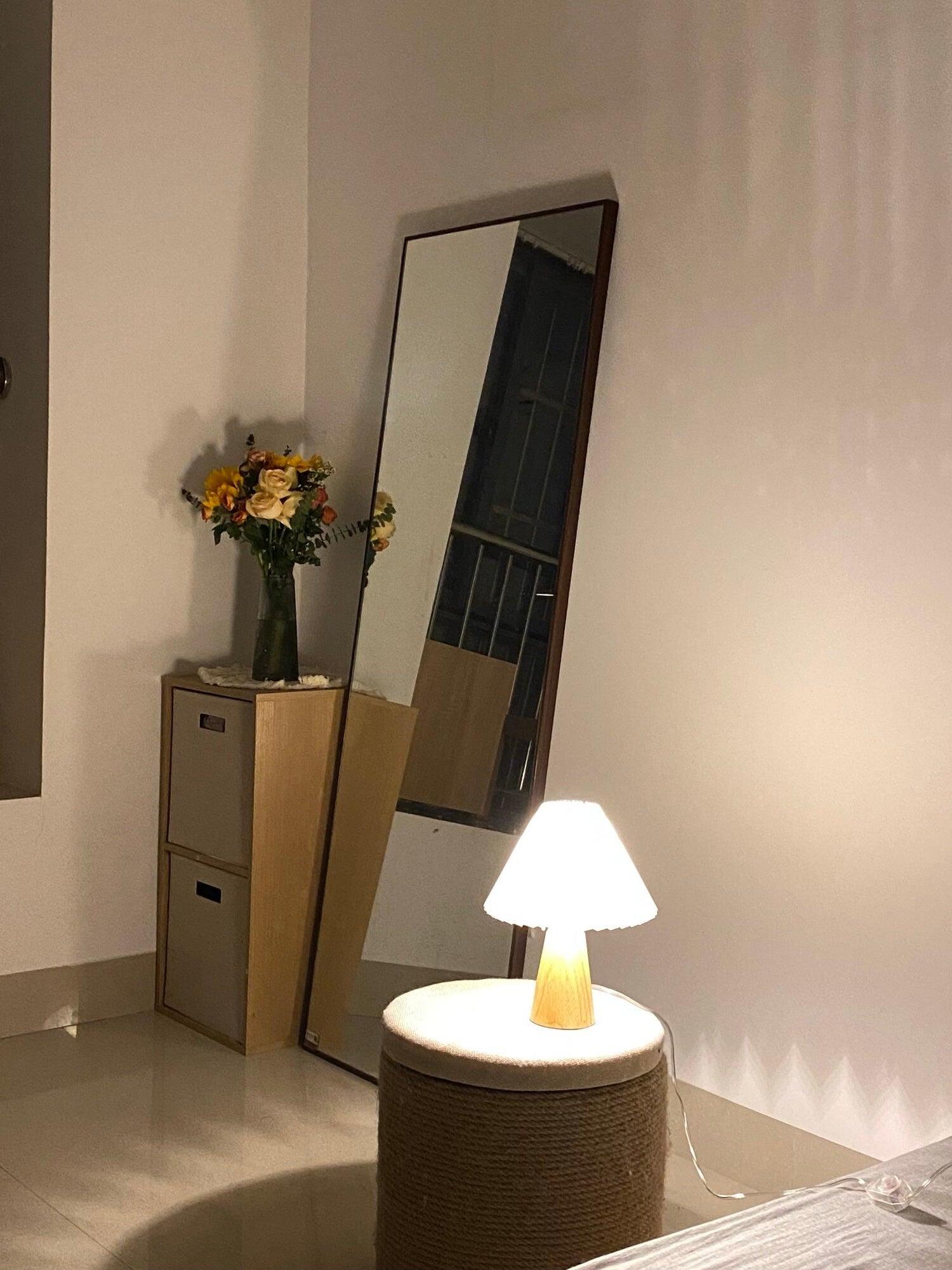 Luxurious Facet Pleated Wooden Table Lamp - Cueteks