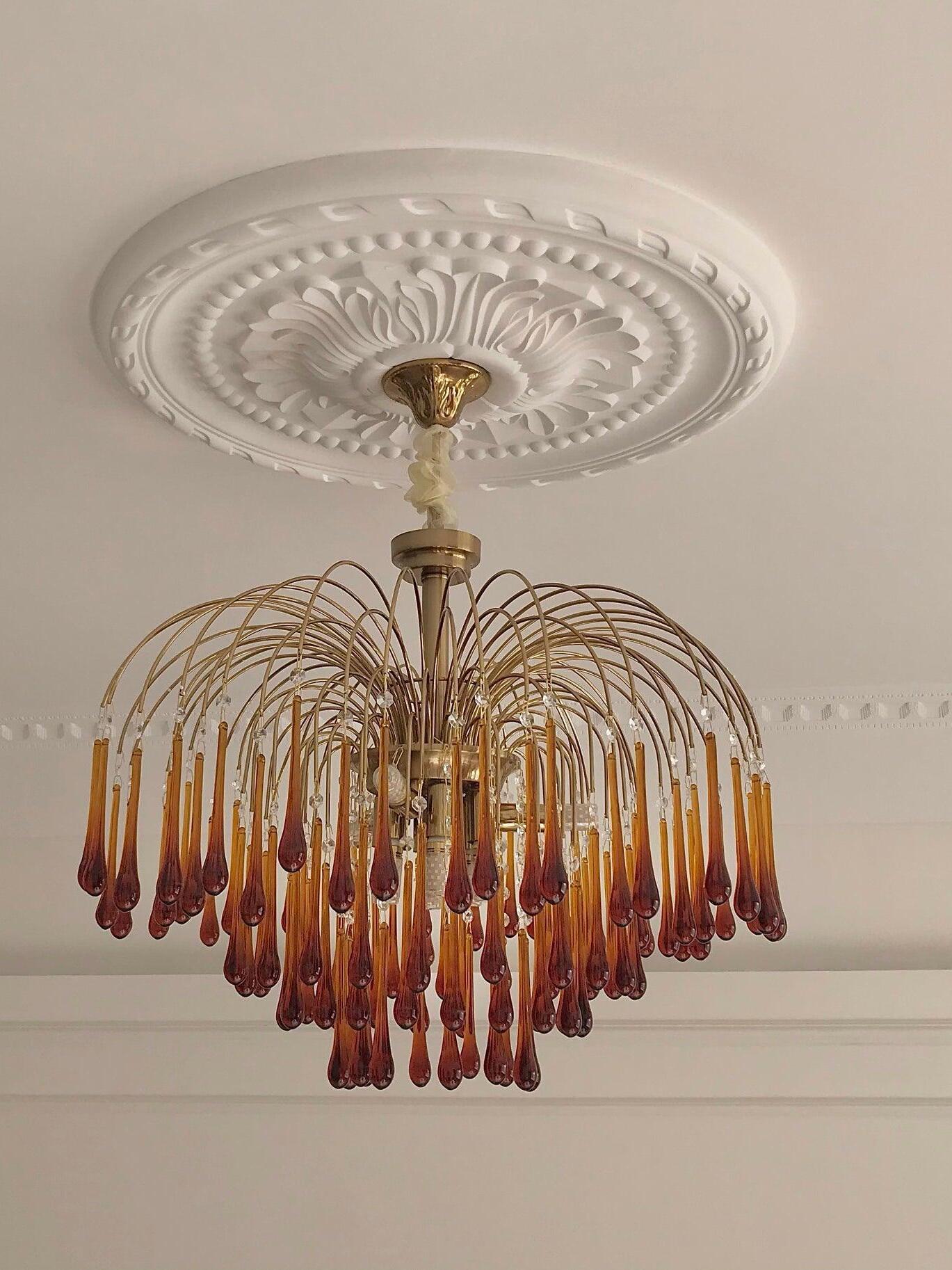 Layered amber drops beneath curved gold-coloured stems