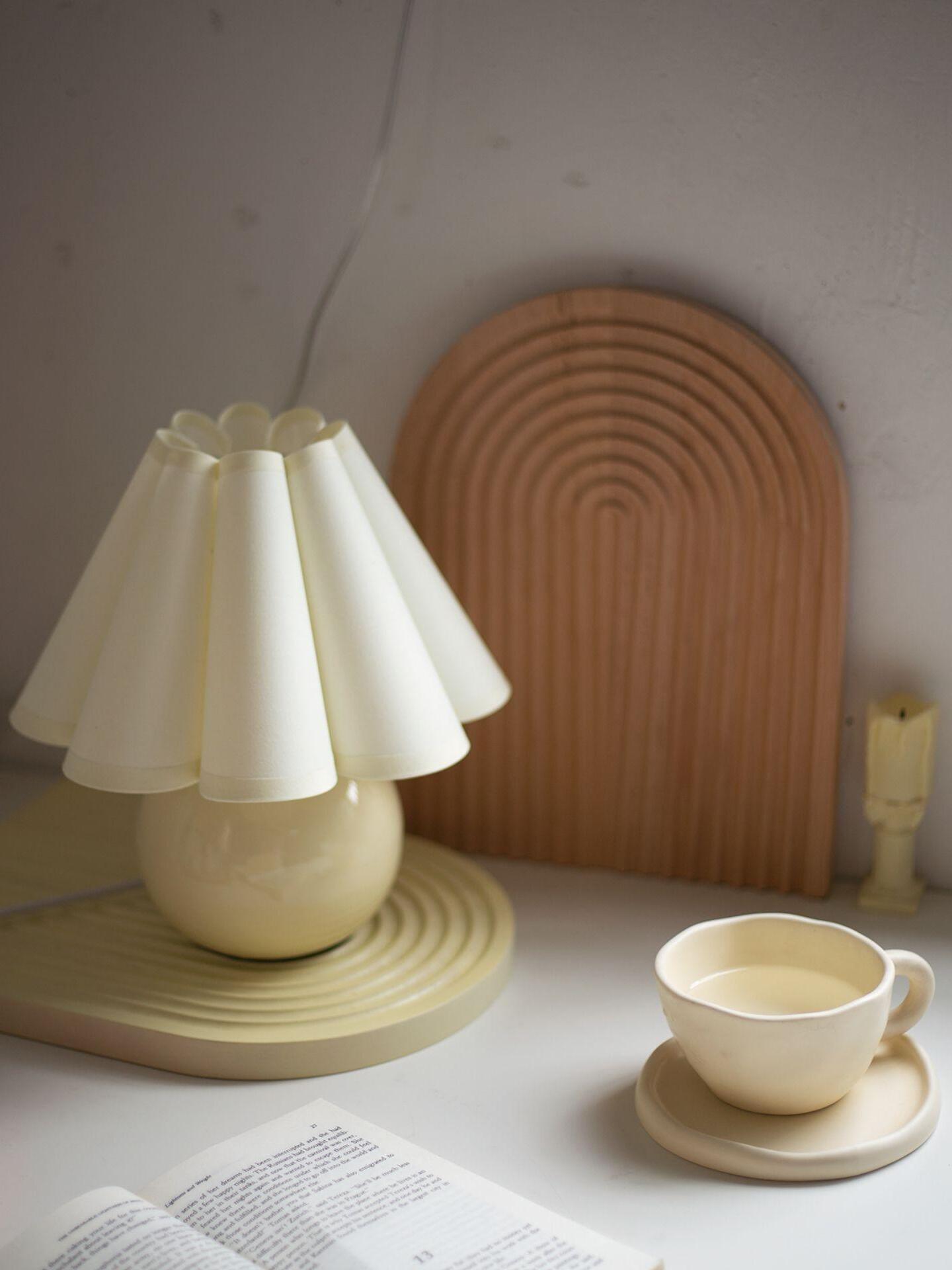 Kicsi Knife Pleat Table Lamp - Cueteks
