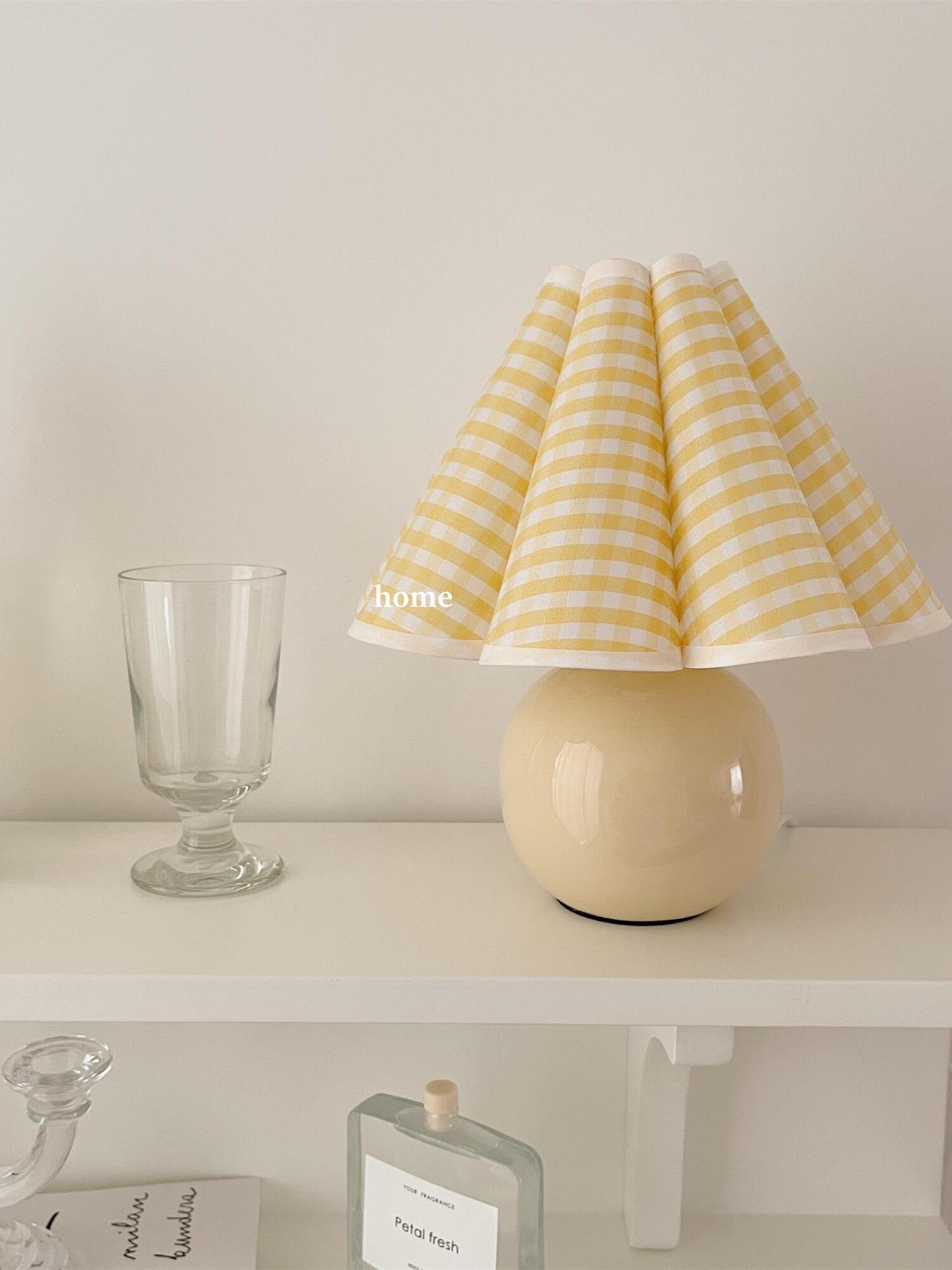 Kicsi Knife Pleat Table Lamp - Cueteks