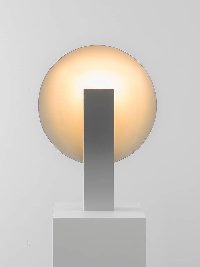 Futuristic Orbe Geometric Metal Table Lamp - Cueteks