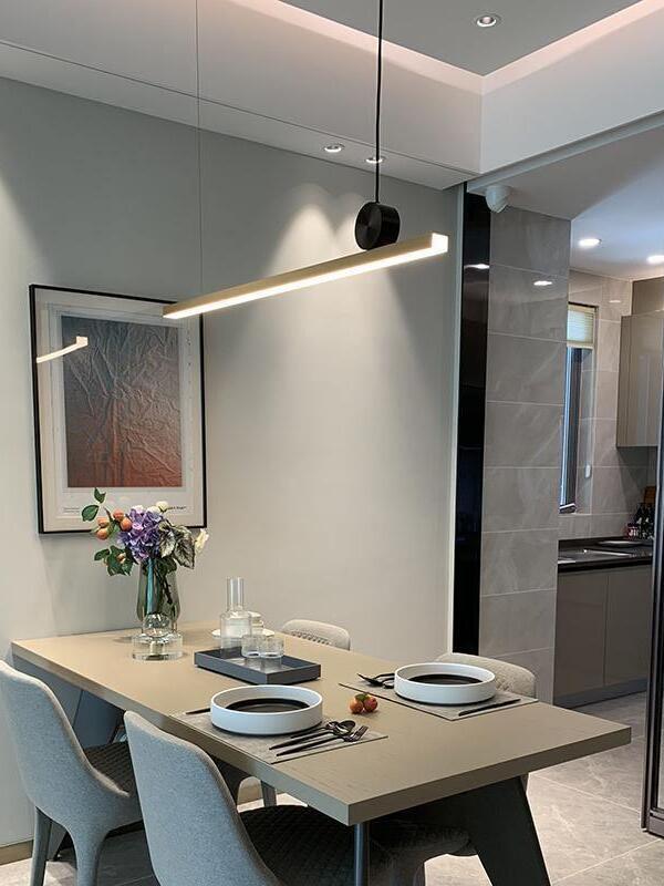Illuminated Cale pendant above a dining table