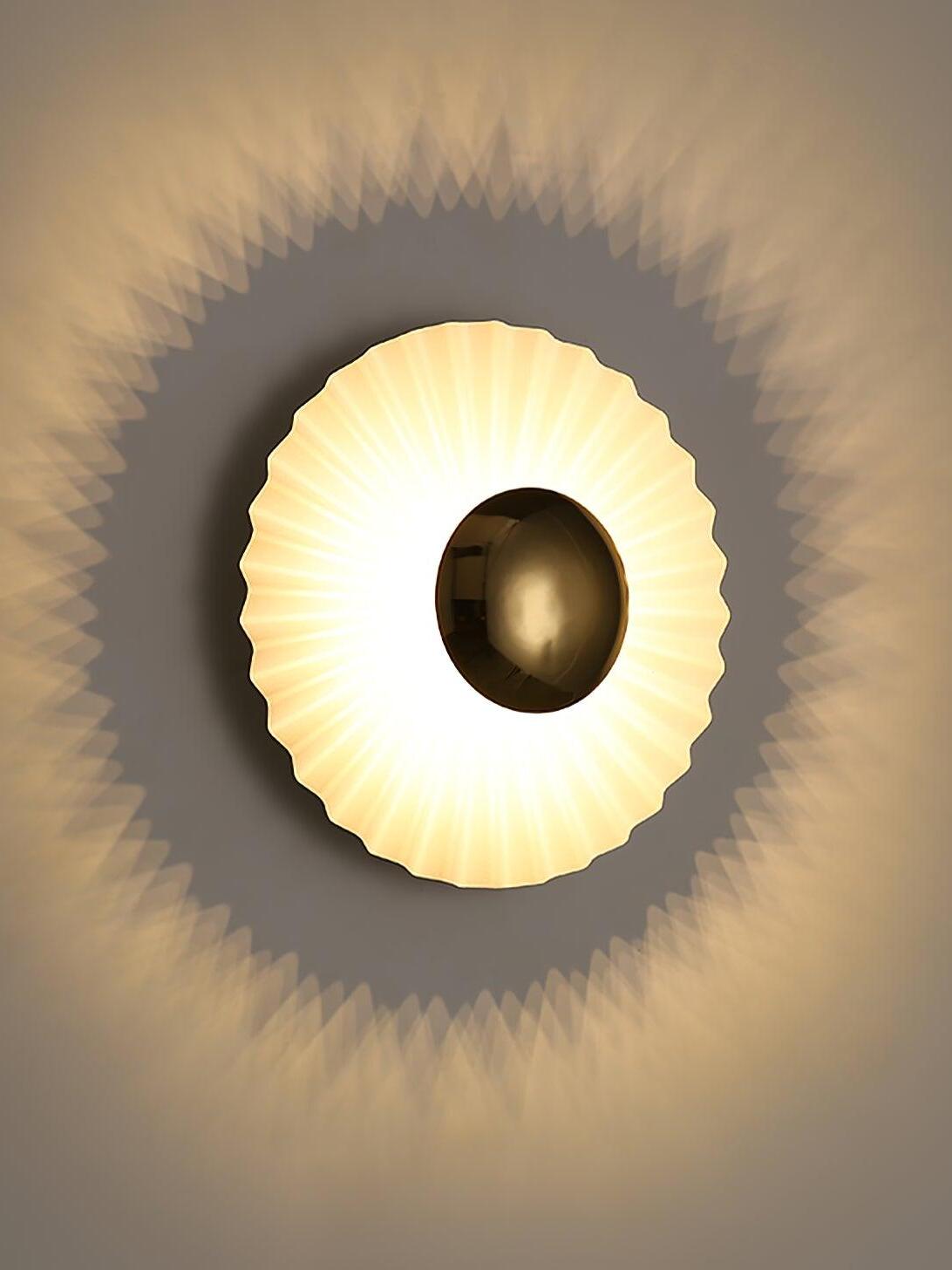 Lit radial disc with petal-like wall shadow