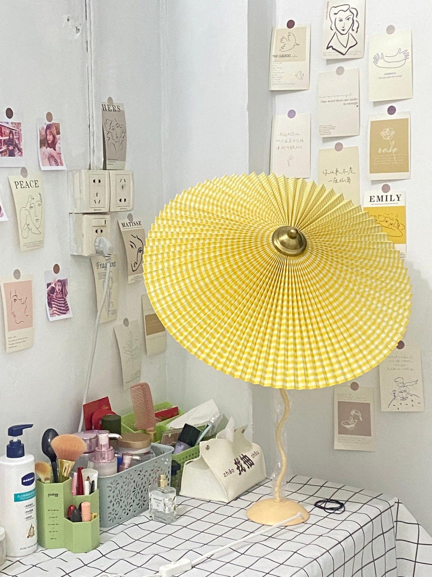 Pleated Hat Table Lamp - Cueteks