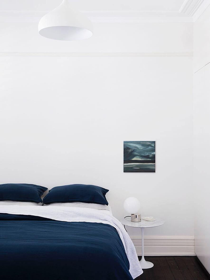 Modern Tip of The Tongue Glass Ball Table Lamp - Cueteks