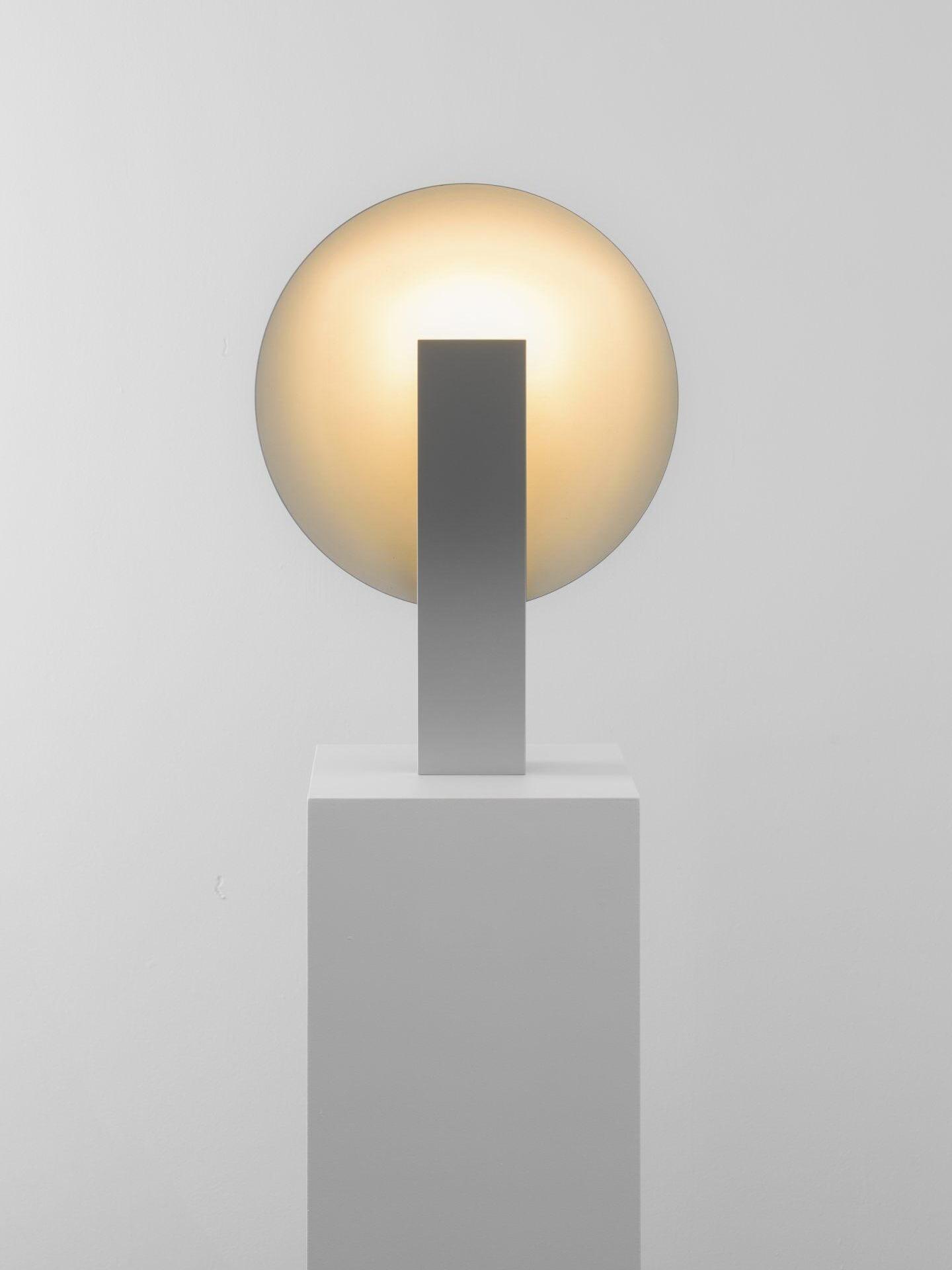 Futuristic Orbe Geometric Metal Table Lamp - Cueteks