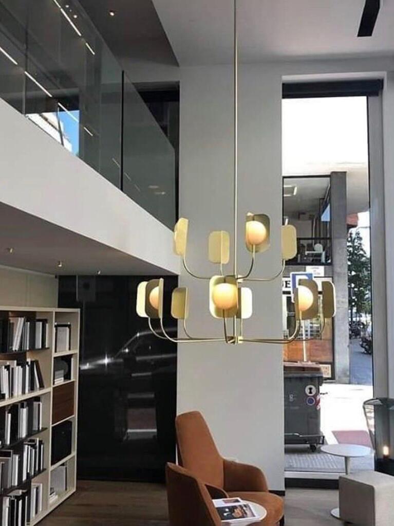 Tiered gold-coloured chandelier in a high-ceiling room