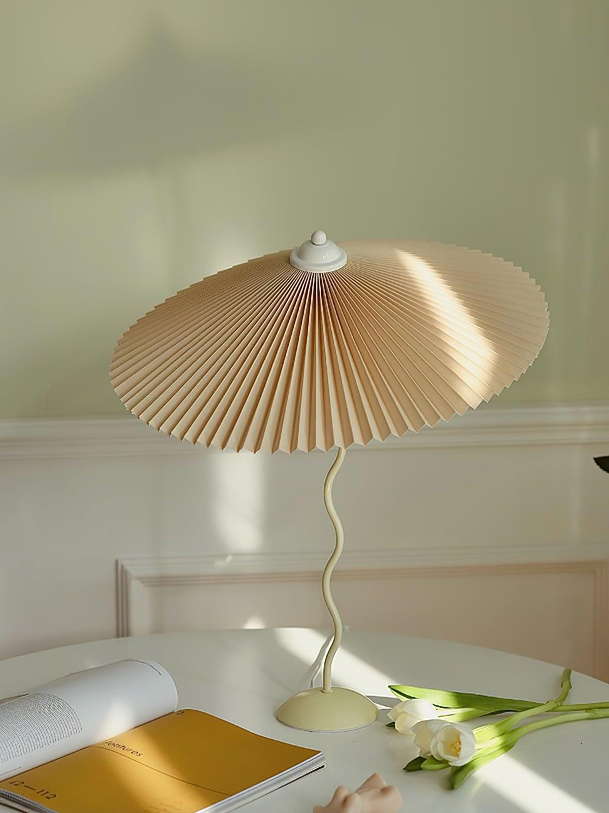 Pleated Hat Table Lamp - Cueteks