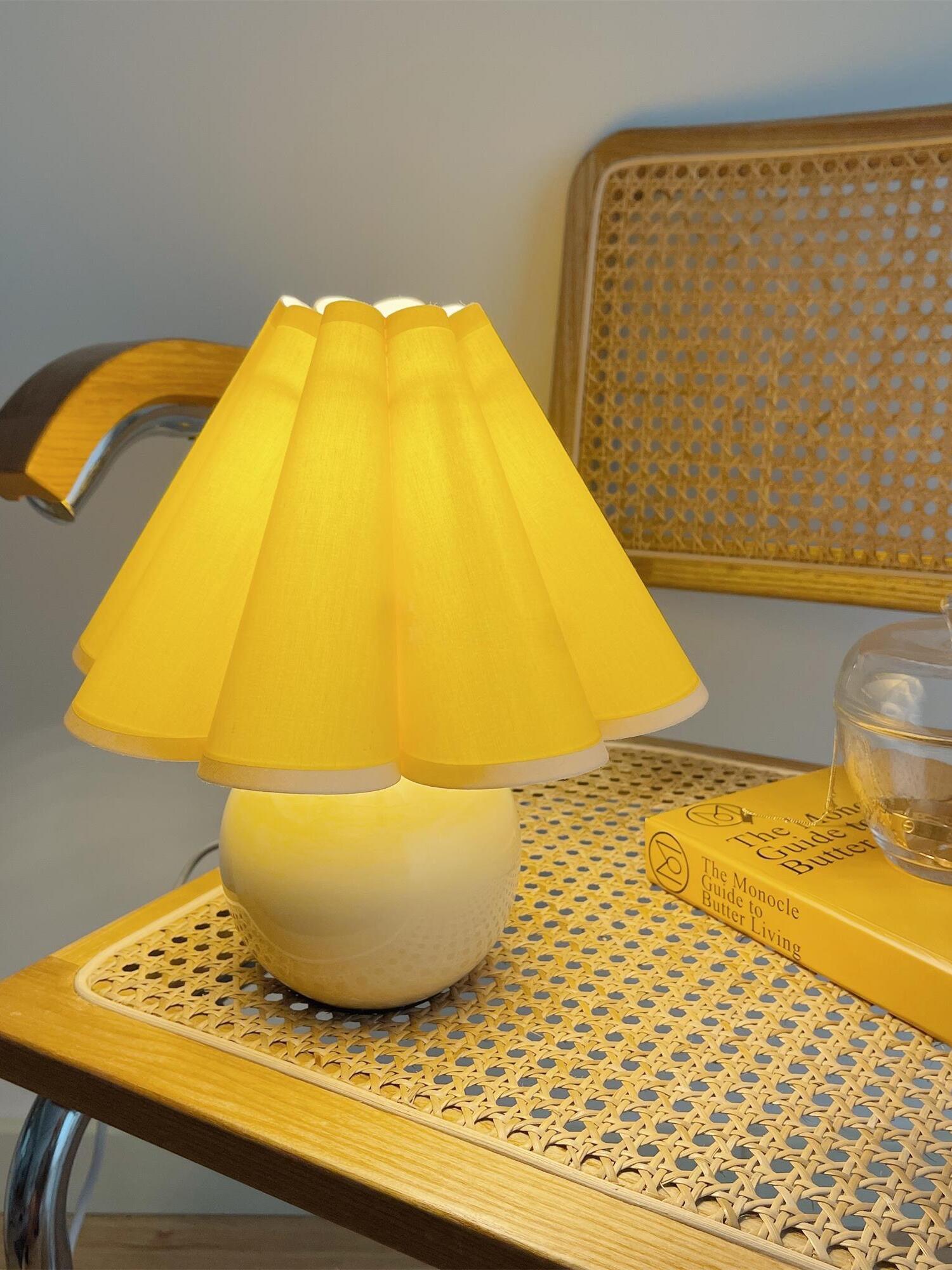 Kicsi Knife Pleat Table Lamp - Cueteks