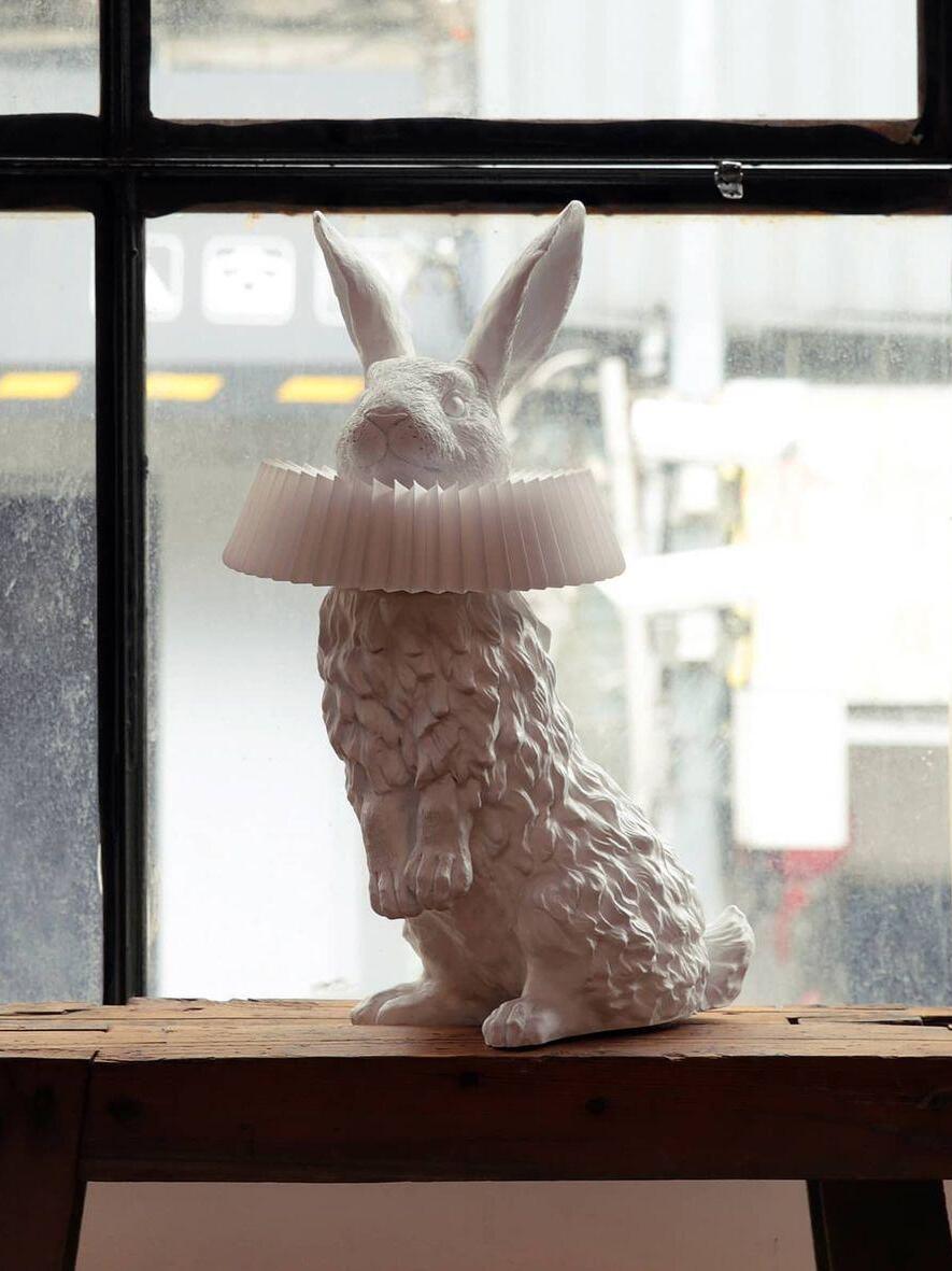 White Resin Rabbit Decorative Table Lamp - Cueteks