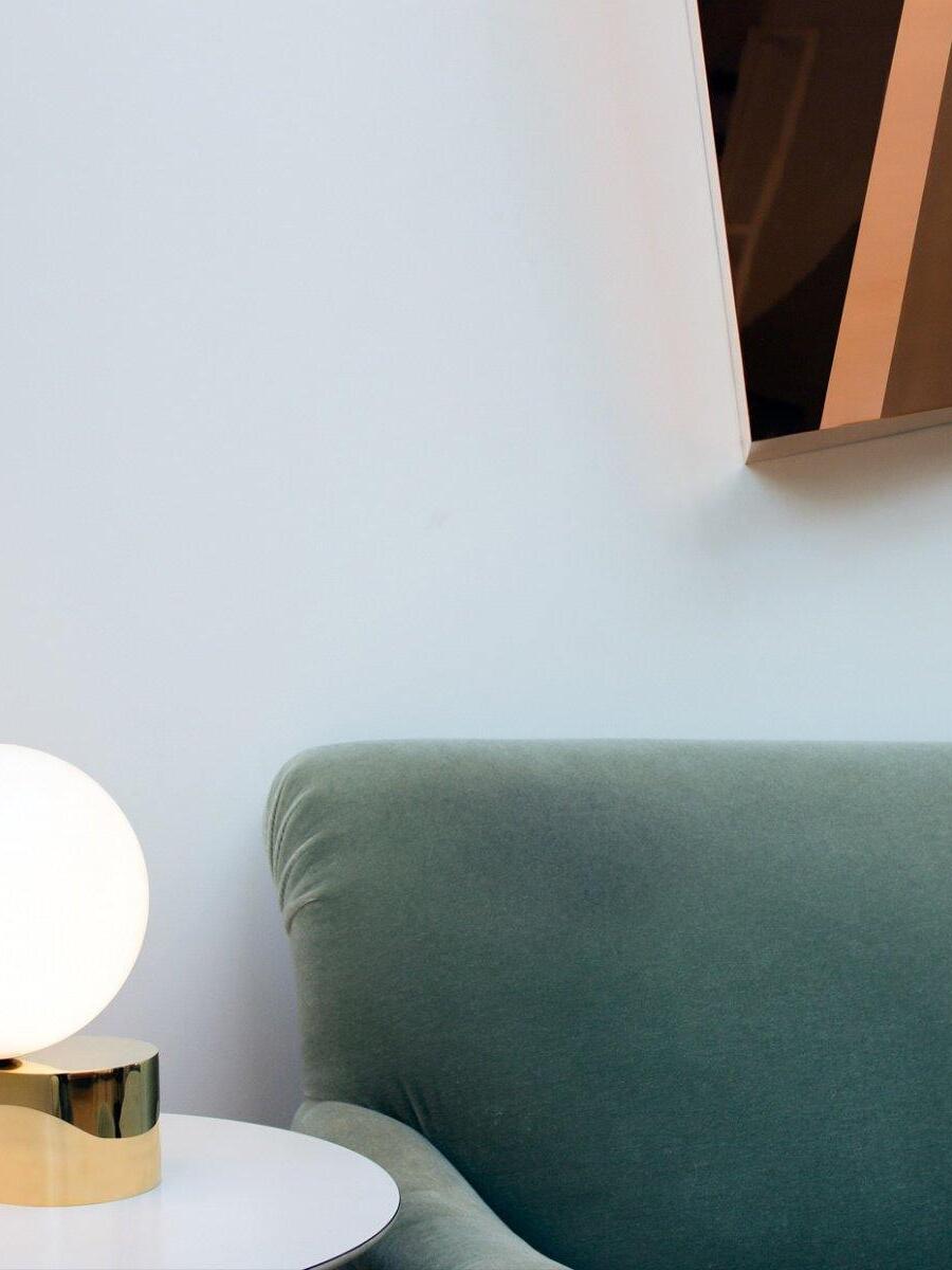 Modern Tip of The Tongue Glass Ball Table Lamp - Cueteks