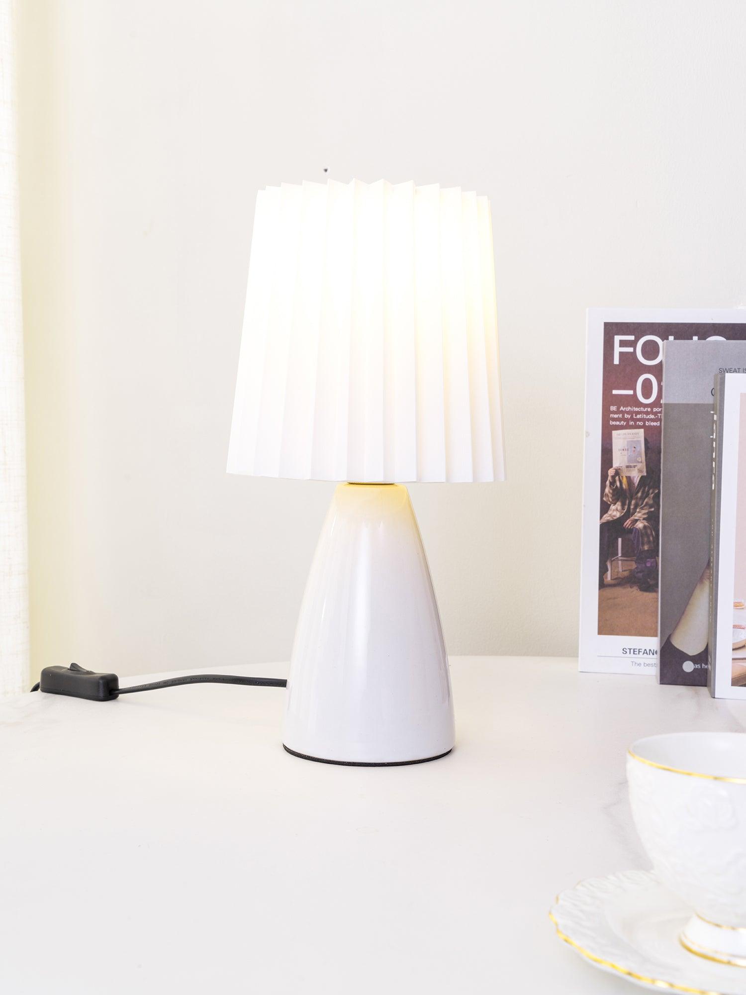 Delilah Table Lamp - Cueteks