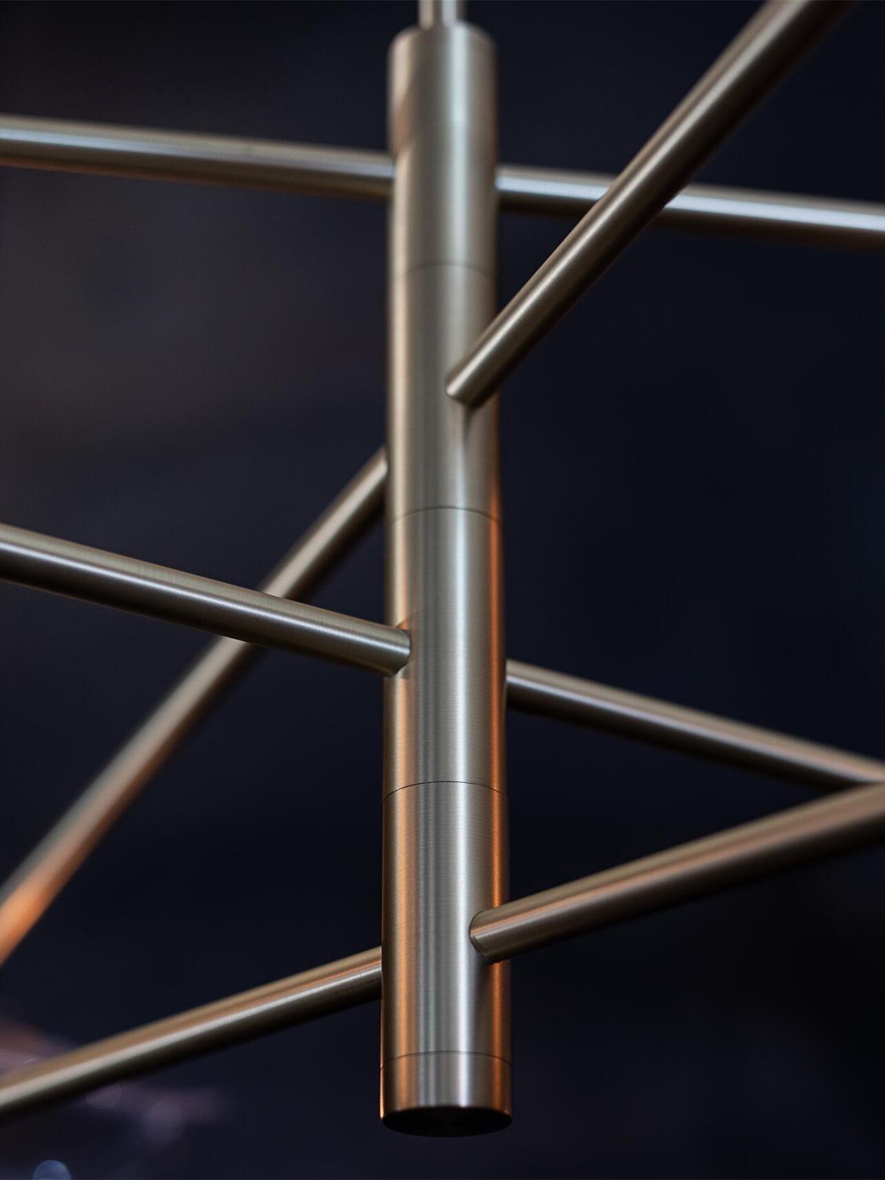 Close view of Gold central column and straight arms