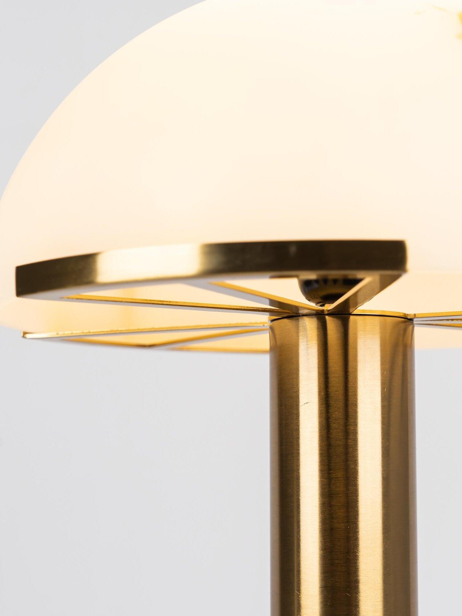 Shade support and column junction close-up