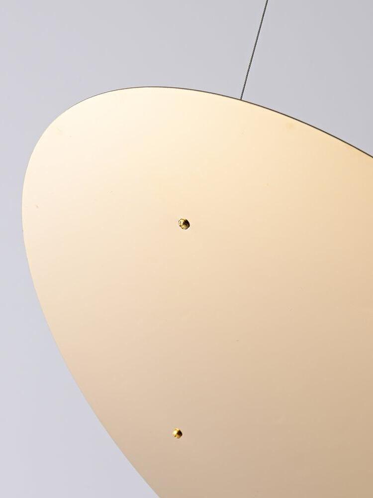 Close view of circular Gold-toned disc edge