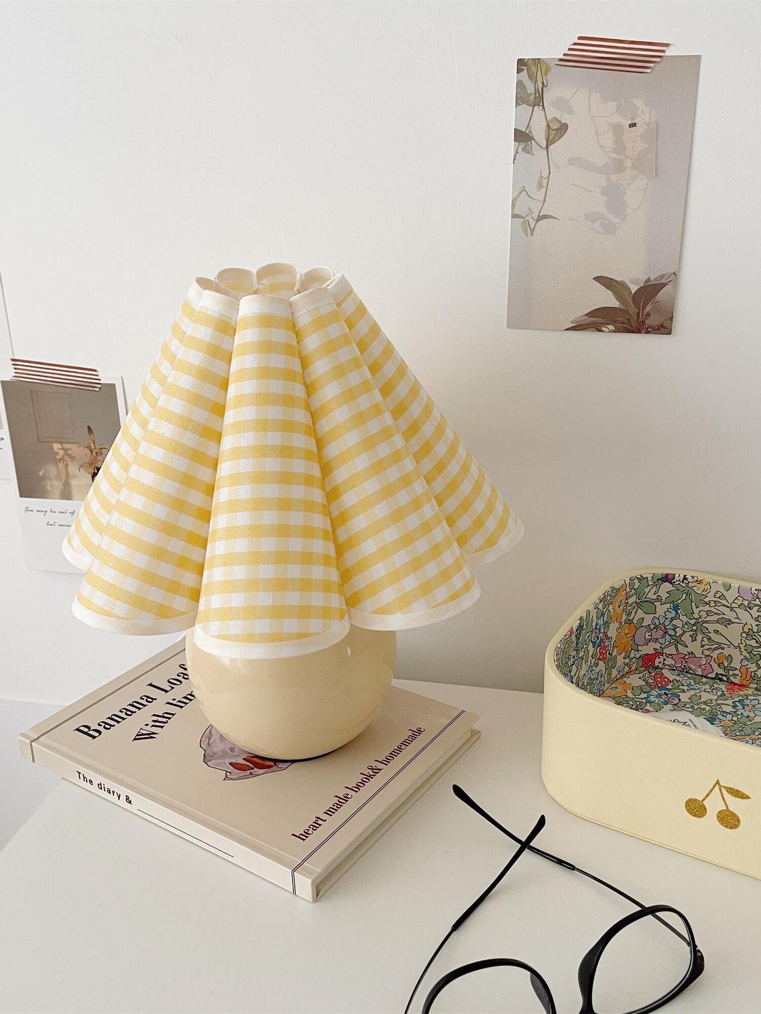 Kicsi Knife Pleat Table Lamp - Cueteks