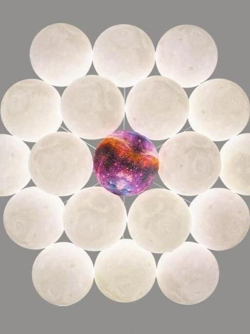 Cluster of white spheres with a purple-orange centre sphere