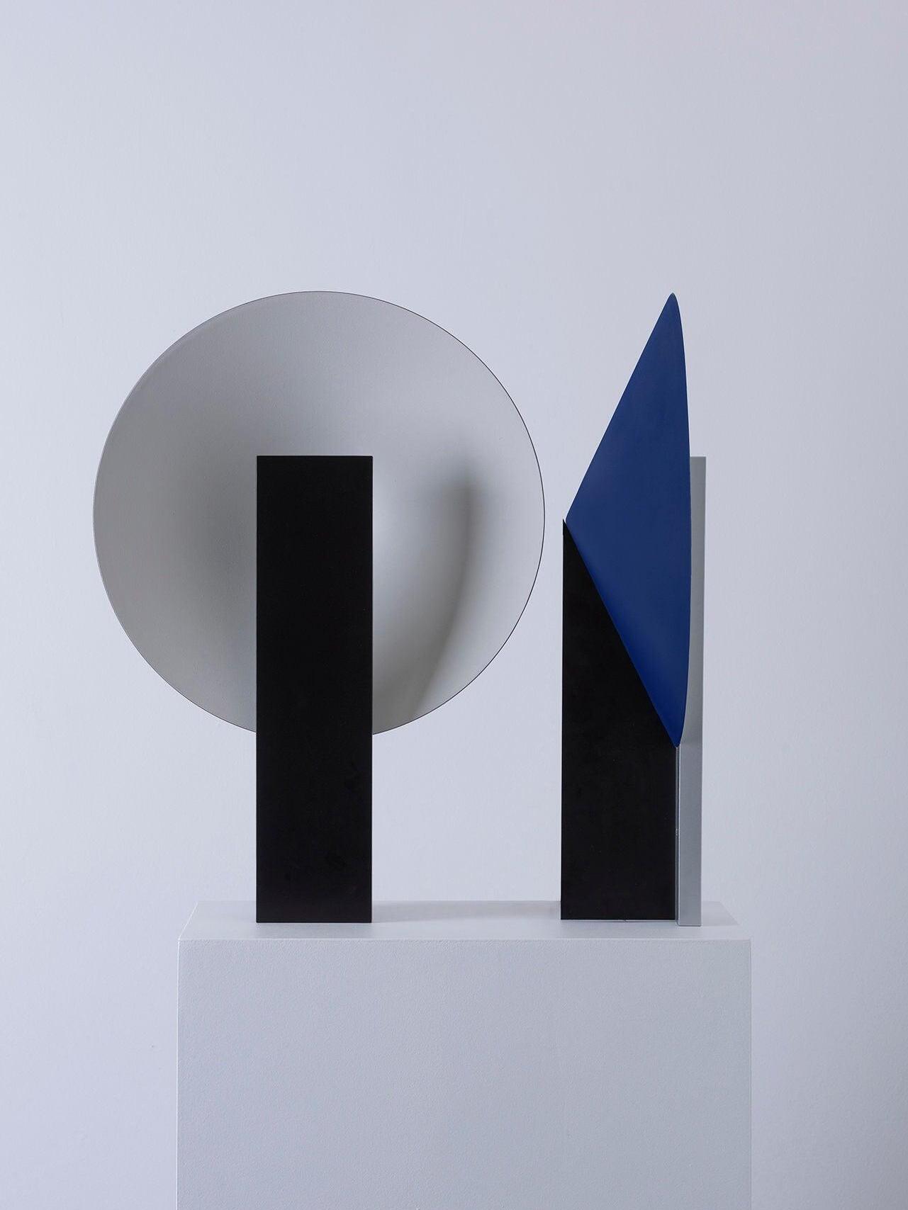 Futuristic Orbe Geometric Metal Table Lamp - Cueteks
