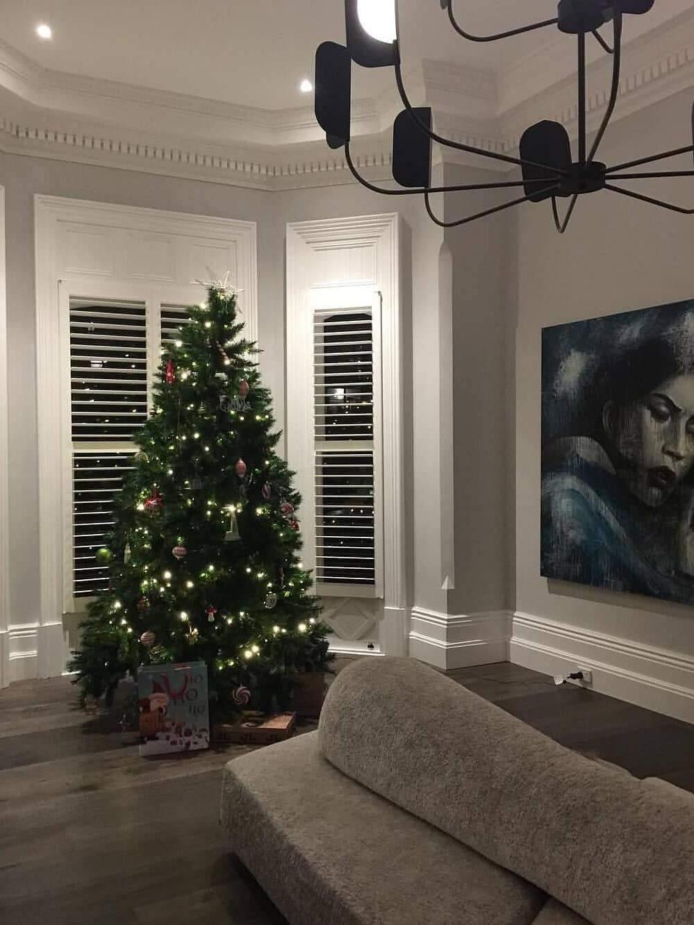 Black LEAF chandelier in a living room