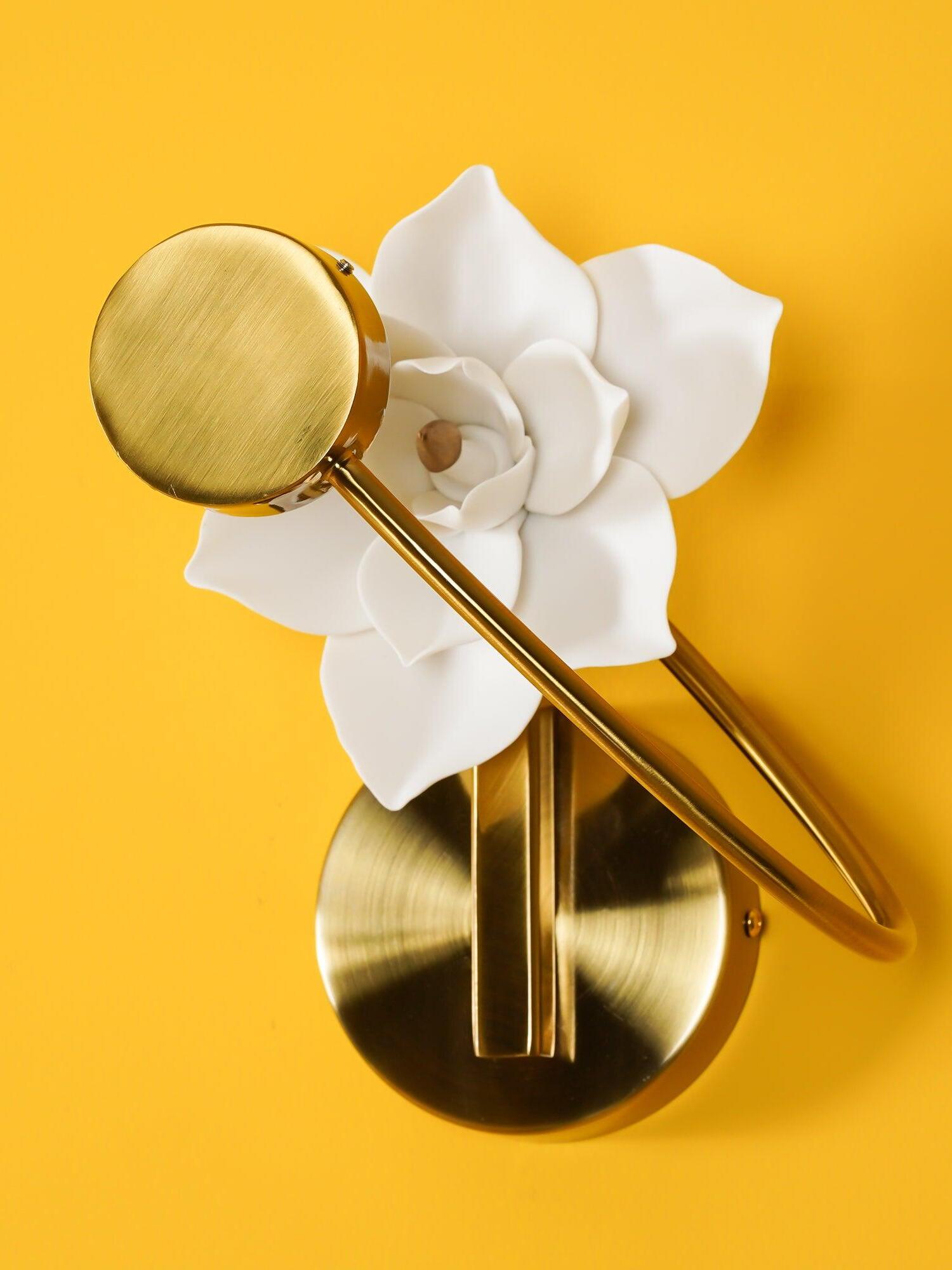 Lure Sconce - Cueteks