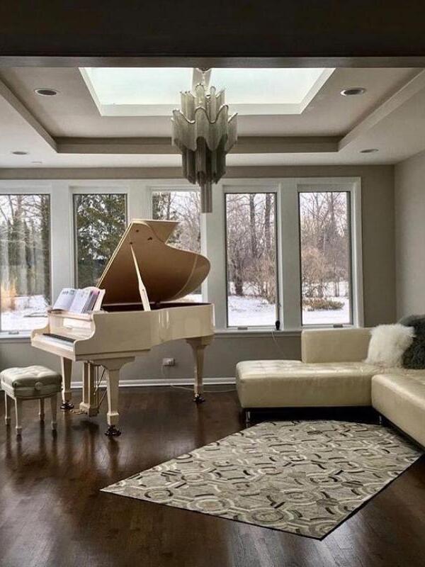 Chain chandelier in a lounge beside a piano