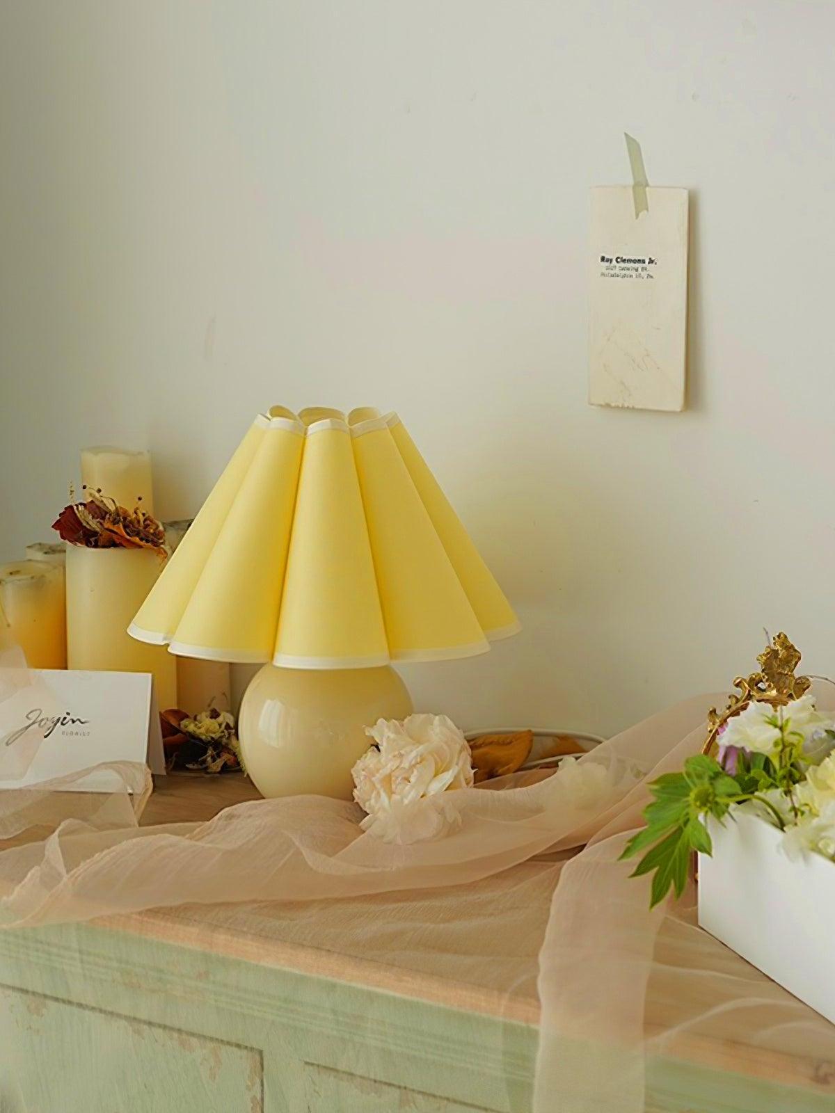 Kicsi Knife Pleat Table Lamp - Cueteks
