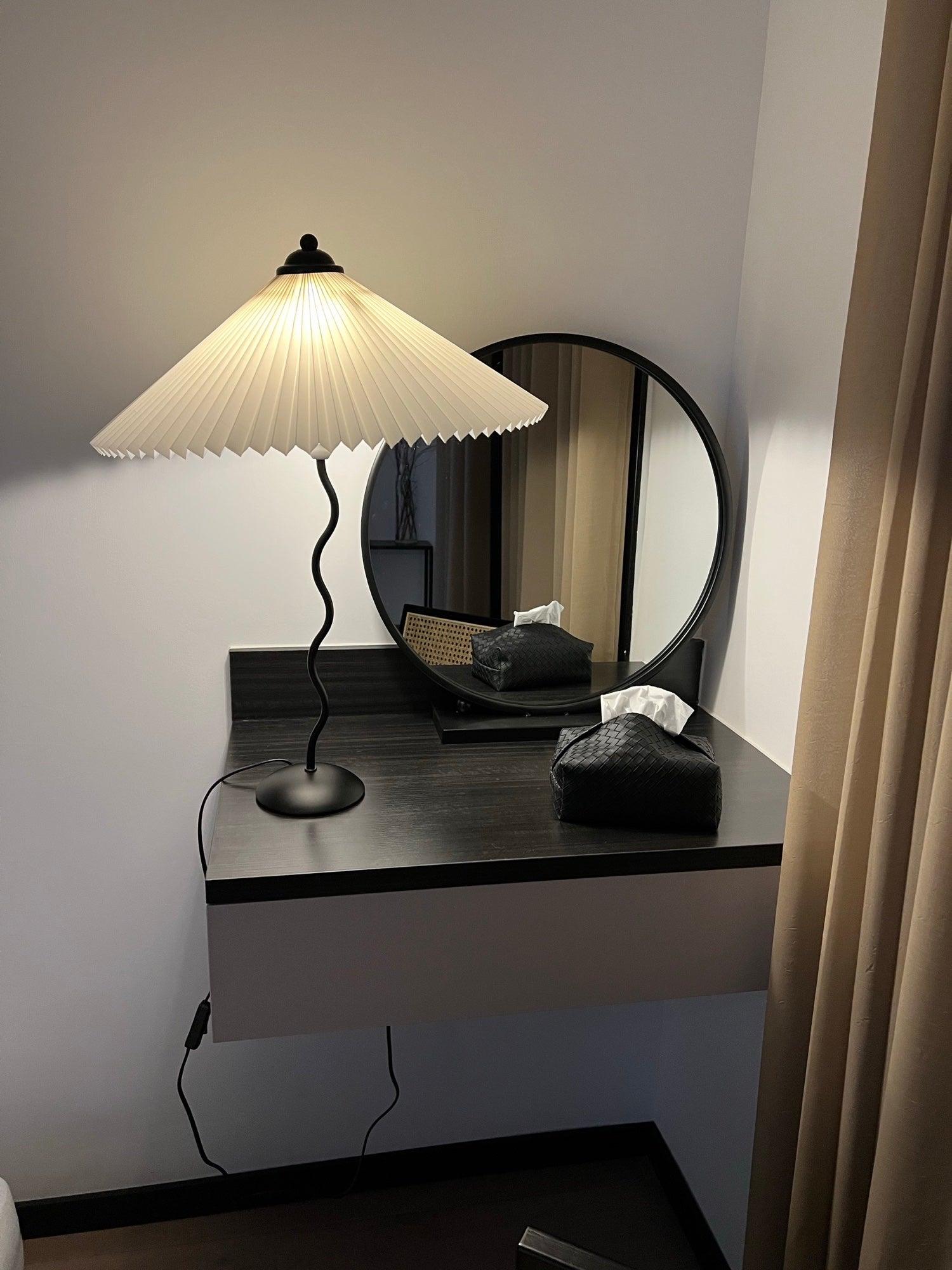 Pleated Hat Table Lamp - Cueteks