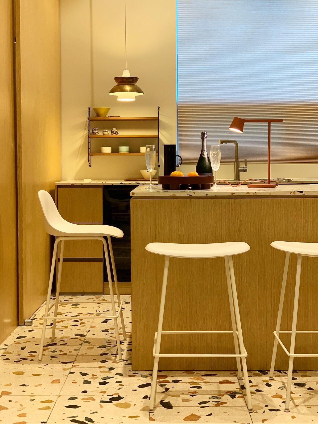 Tip Table Lamp - Cueteks
