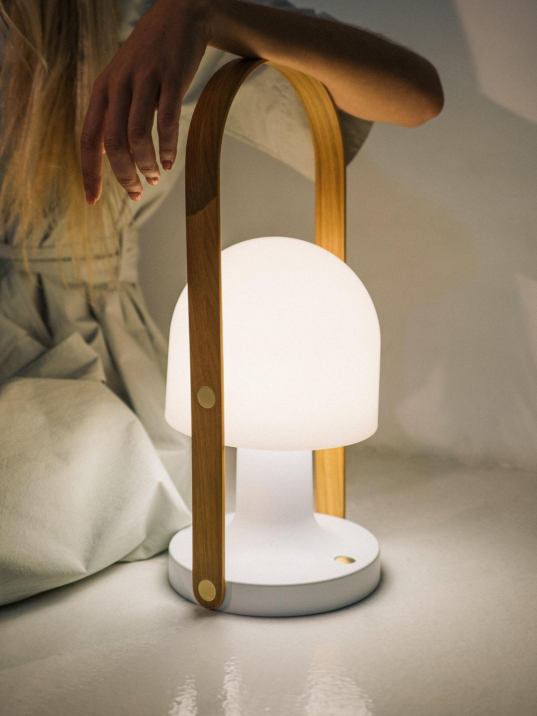FollowMe Table Lamp - Cueteks