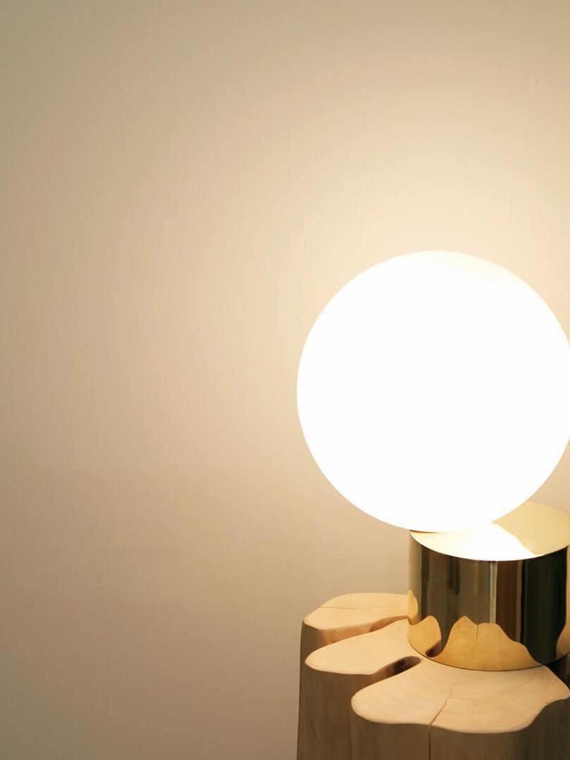 Modern Tip of The Tongue Glass Ball Table Lamp - Cueteks
