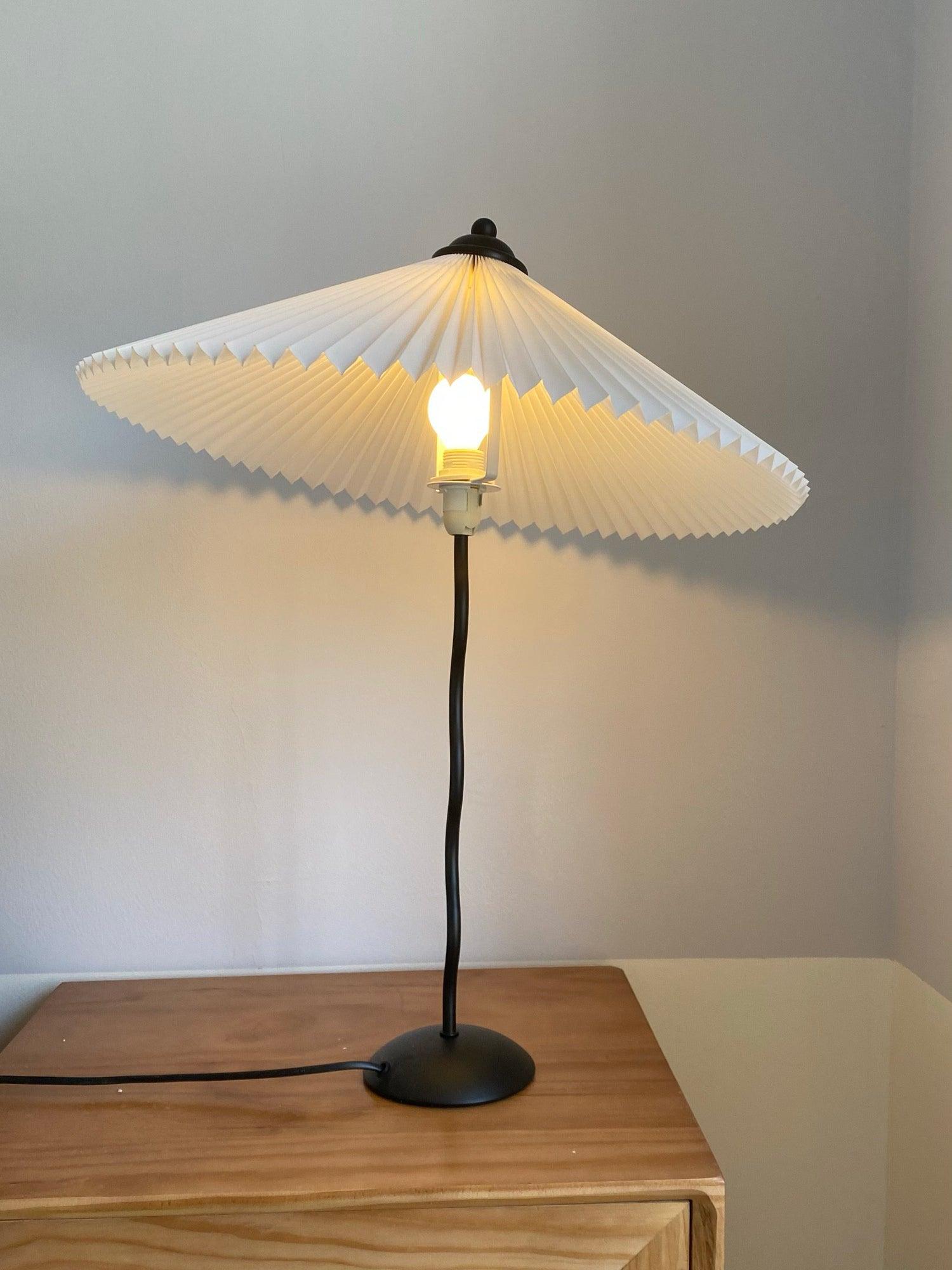 Pleated Hat Table Lamp - Cueteks