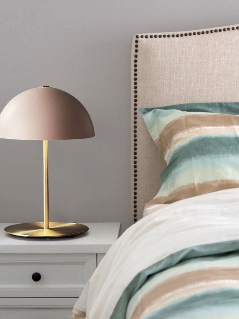Modern Metal Acrylic Hanna Table Lamp - Cueteks