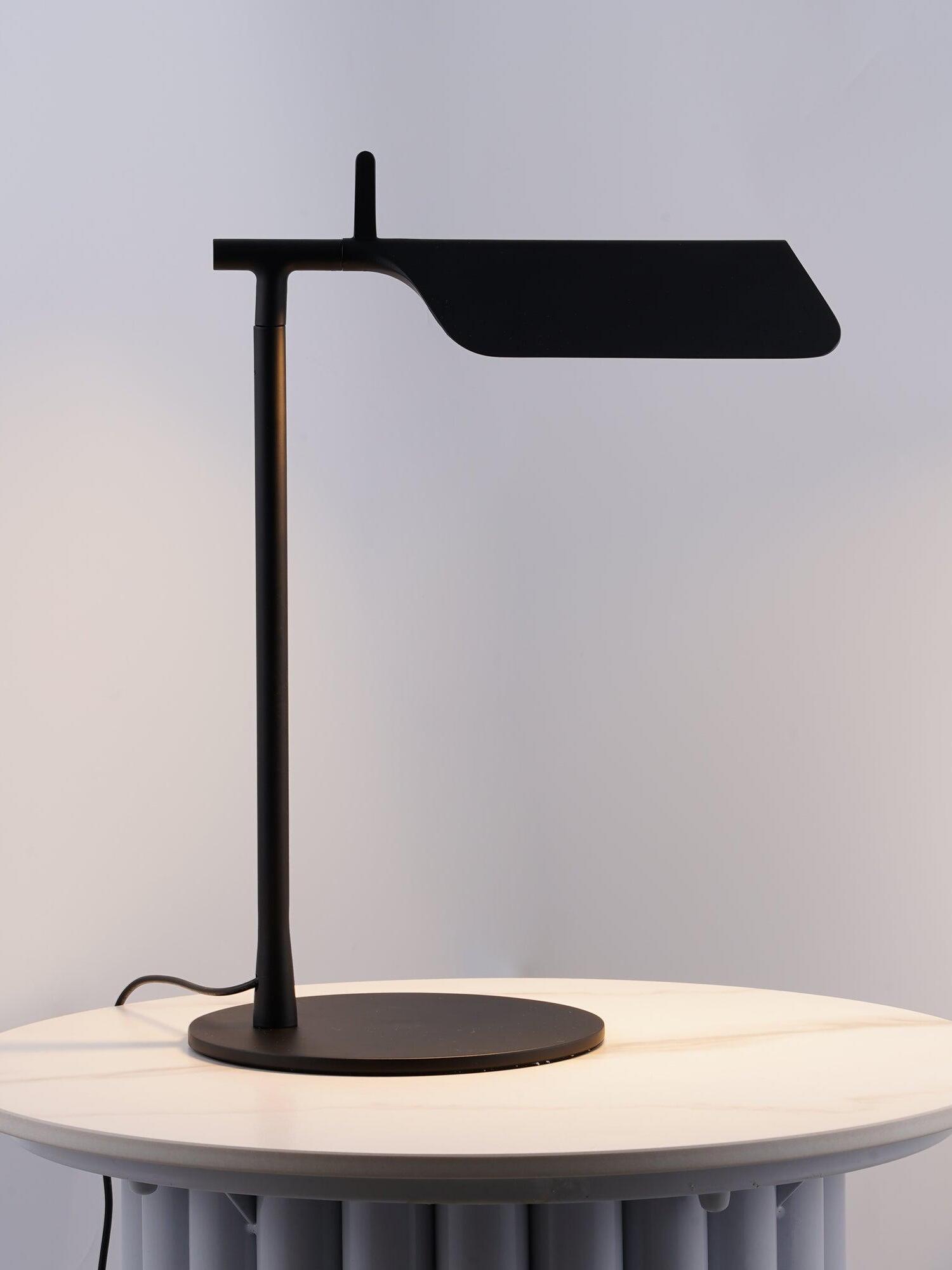 Modern Metal Tab Table Lamp For Studies - Cueteks