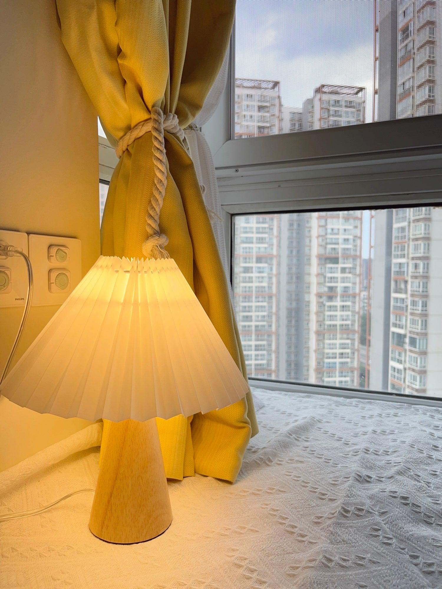 Luxurious Facet Pleated Wooden Table Lamp - Cueteks