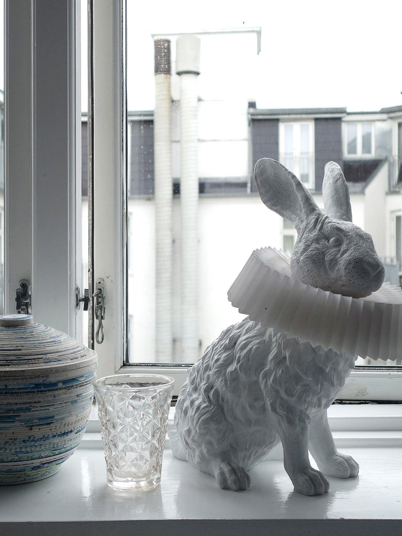 White Resin Rabbit Decorative Table Lamp - Cueteks