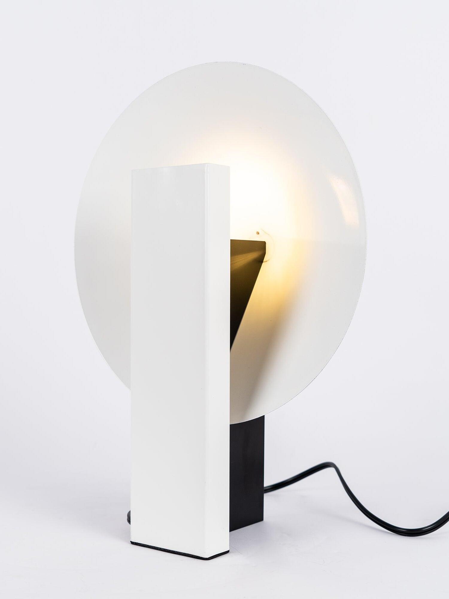 Futuristic Orbe Geometric Metal Table Lamp - Cueteks