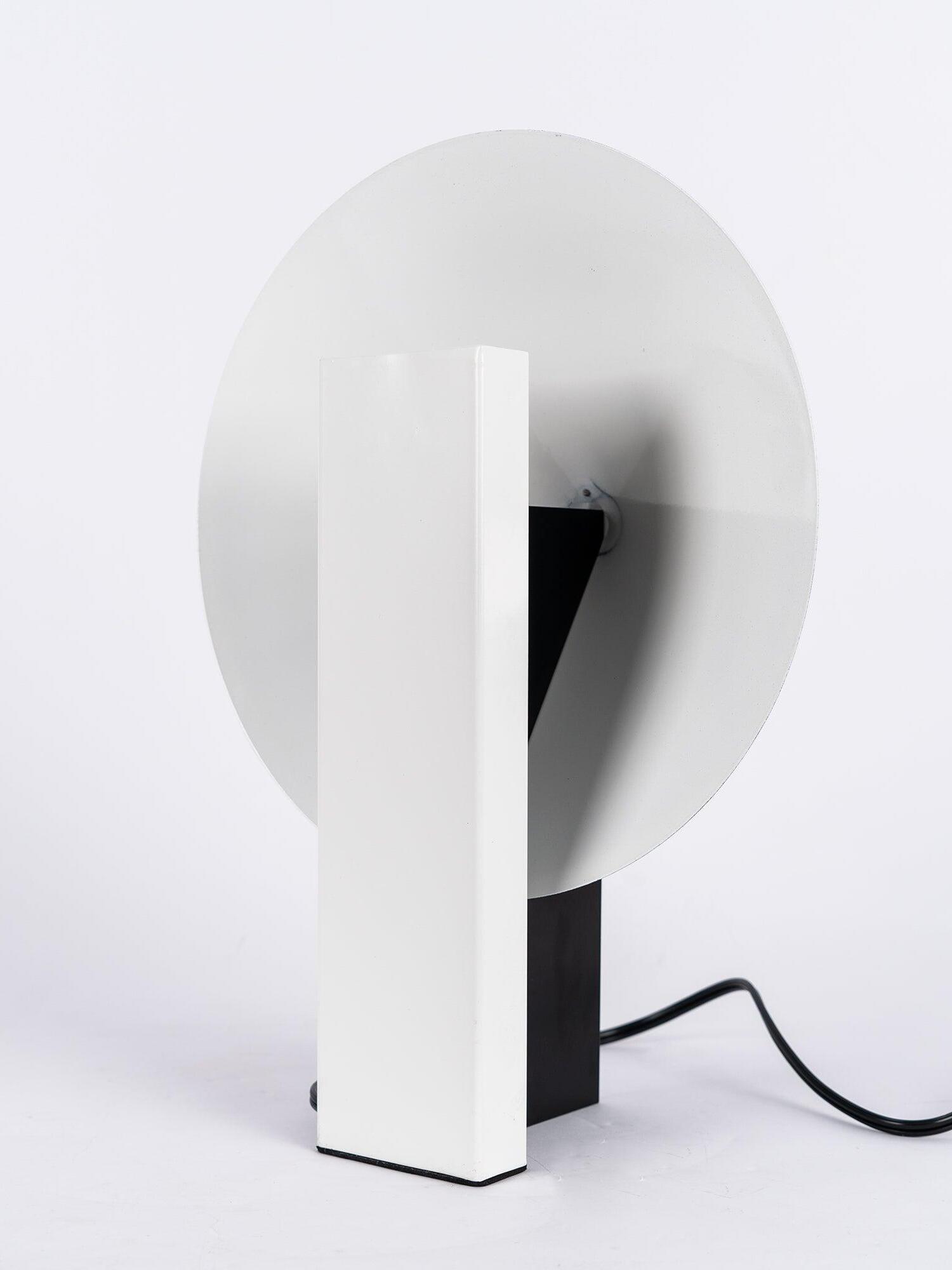 Futuristic Orbe Geometric Metal Table Lamp - Cueteks