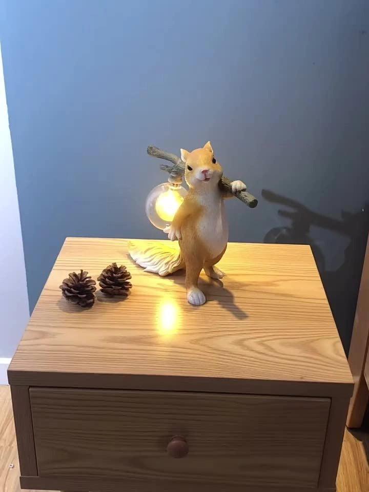 Squirrel Table Lamp - Cueteks