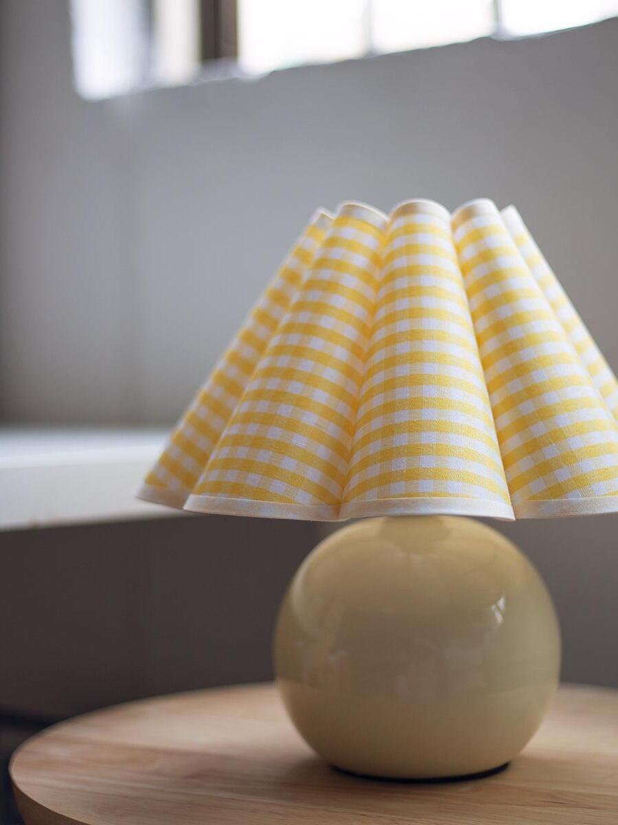 Kicsi Knife Pleat Table Lamp - Cueteks