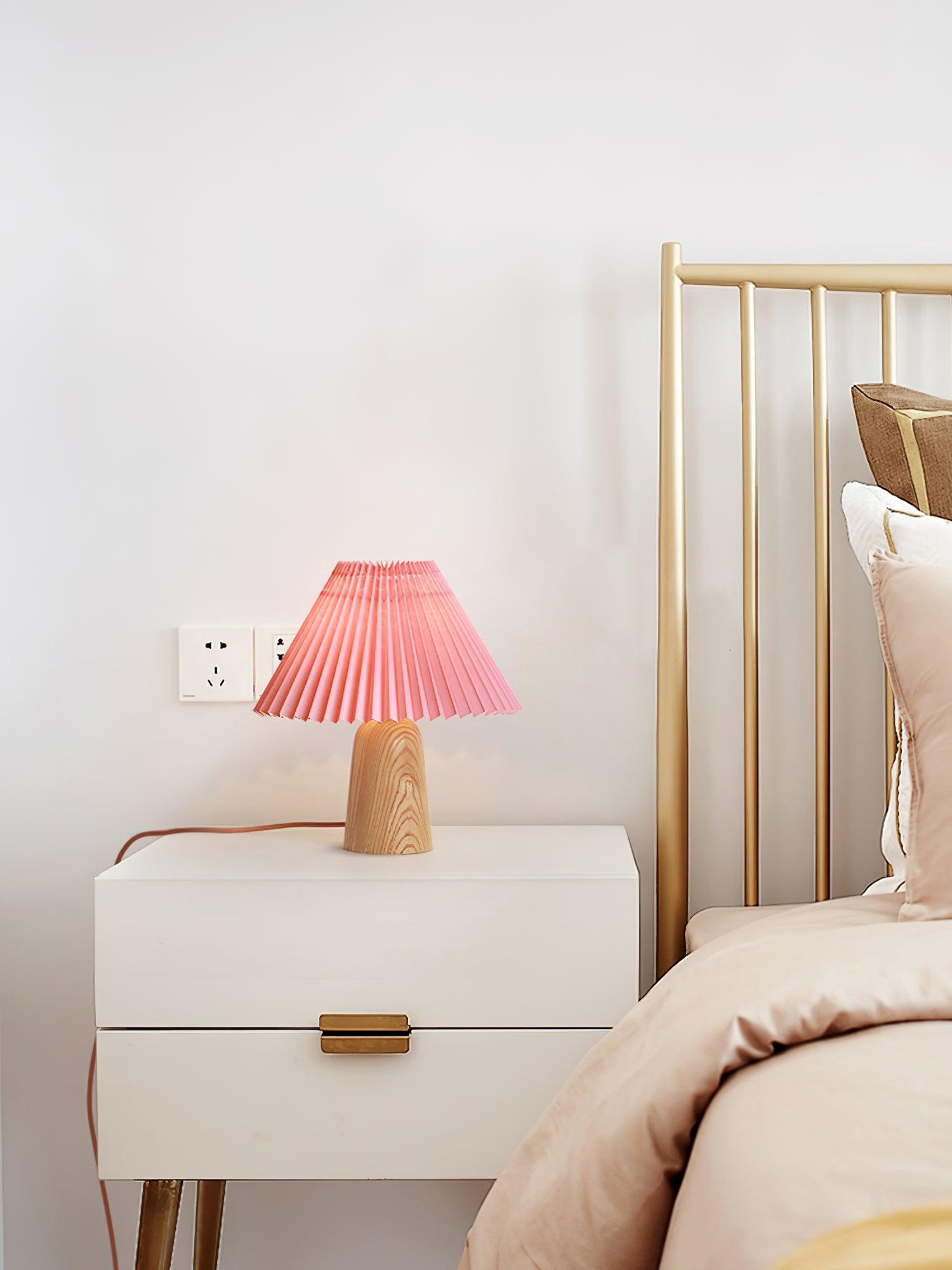 Luxurious Facet Pleated Wooden Table Lamp - Cueteks