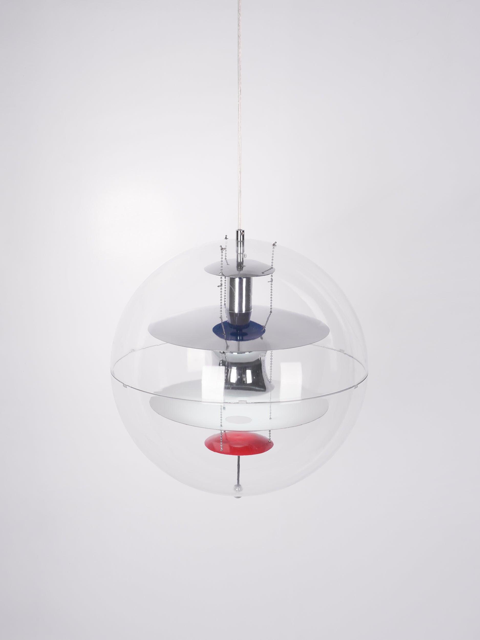Higher-angle view of the clear globe and stacked silver-tone reflectors suspended on bead chains