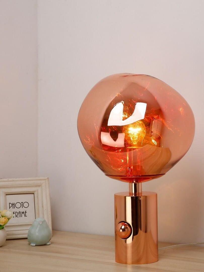 Melt lamp with shiny rounded shade and body control